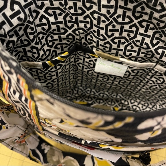 Classic Vera Bradley zip-top crossbody bag. Dogwood pattern. - Picture 6 of 8